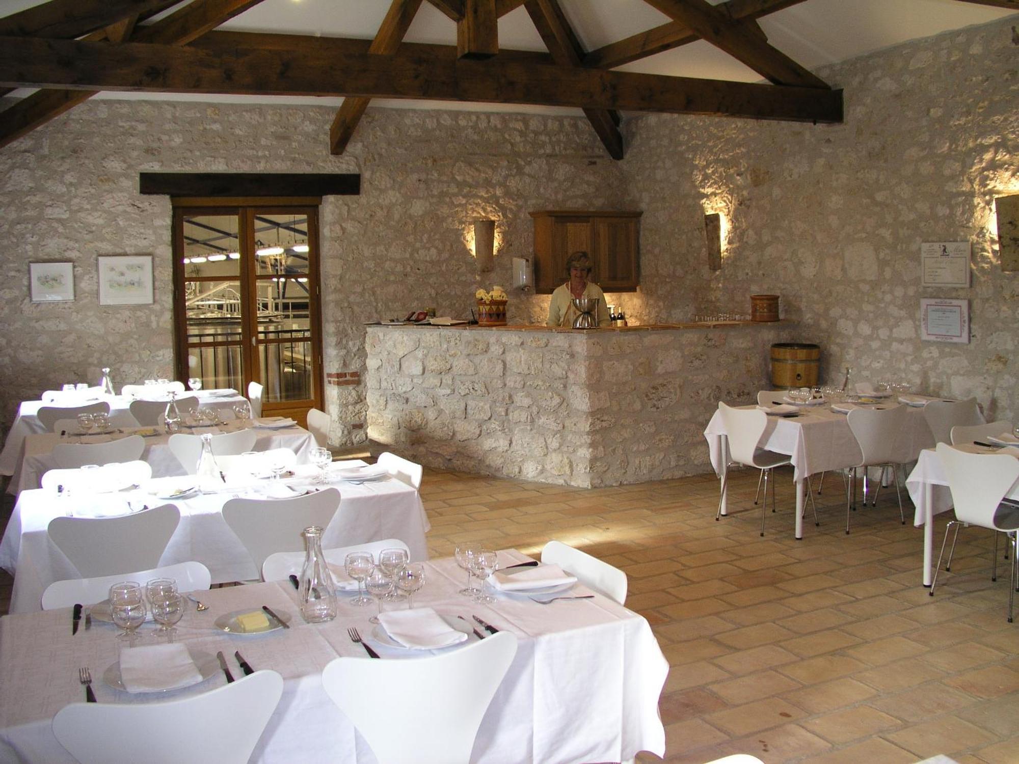 Chateau Lecusse - La Grande Roche - Hotel, Spa, Boutique & Restaurant Broze Exteriör bild